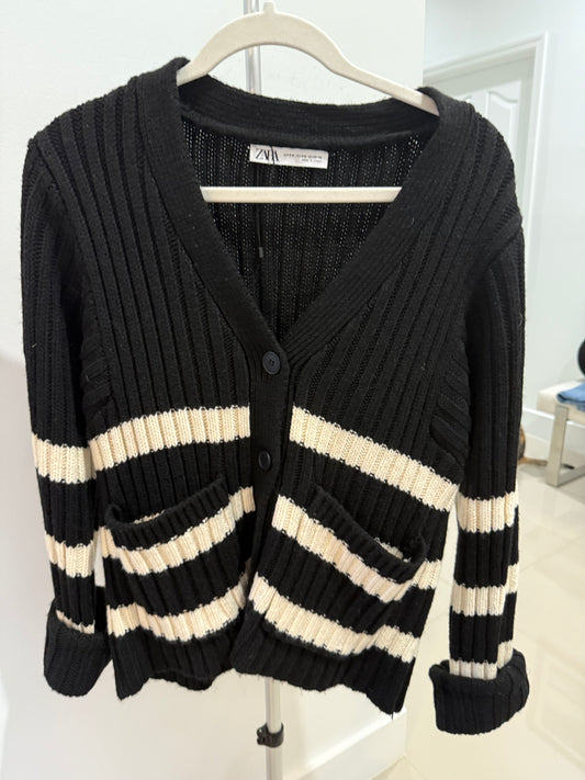 zara sweater con rayas blancas