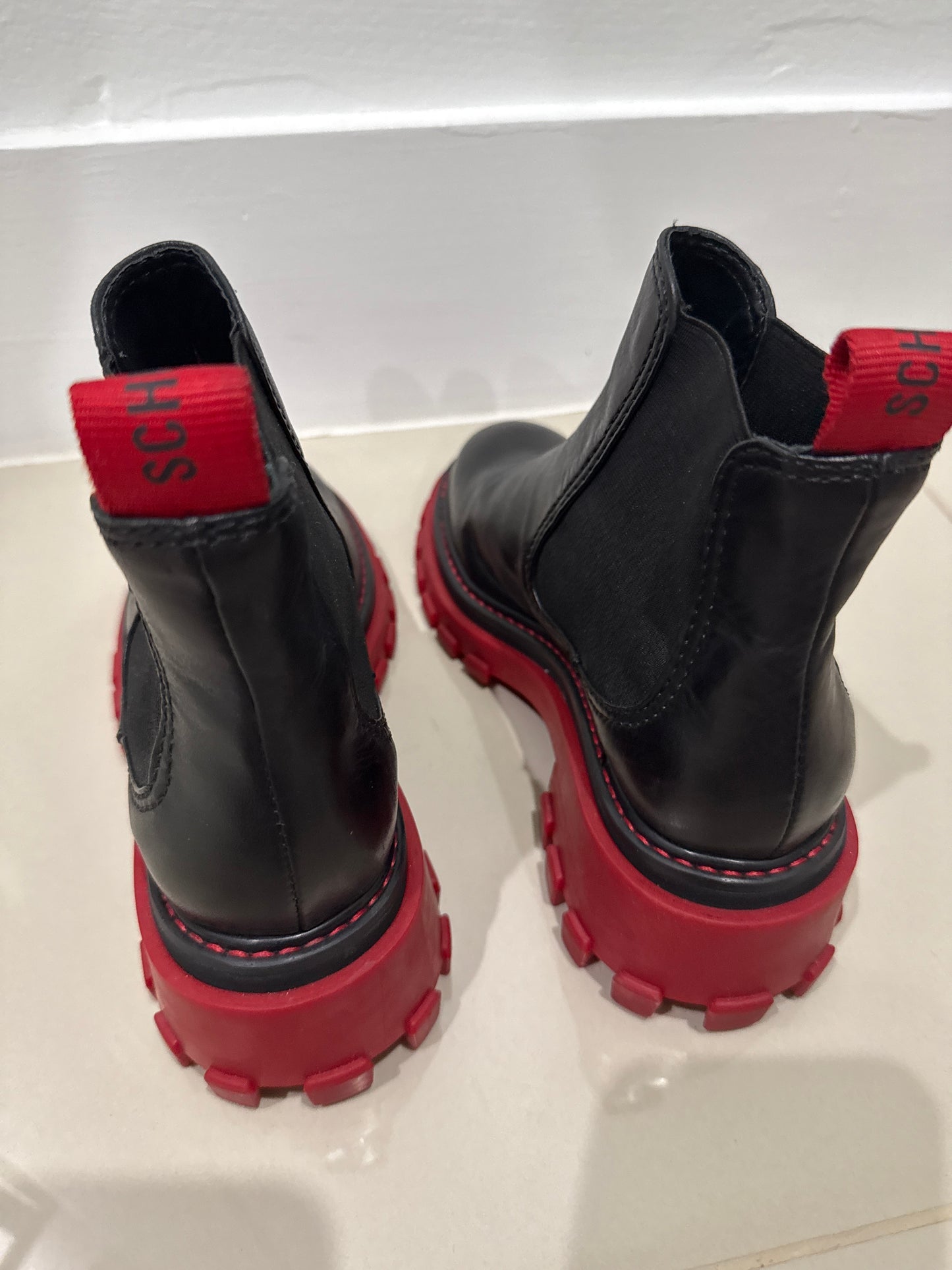 schutz boats