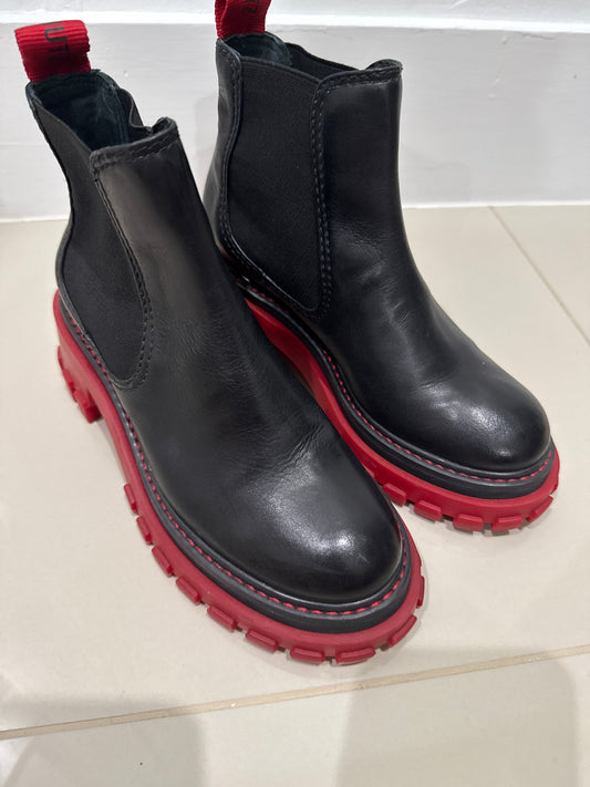 schutz boats